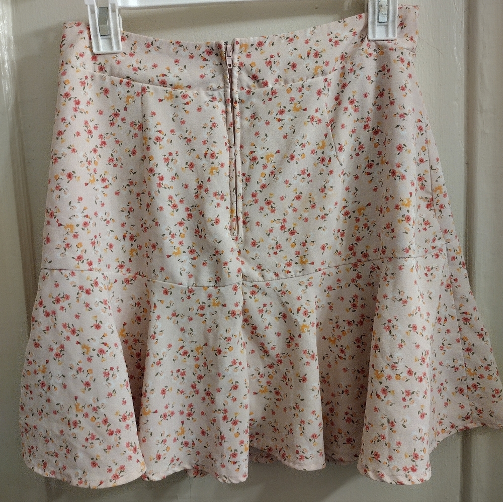 Cute Pastel Floral Skirt - Picture 2 of 4
